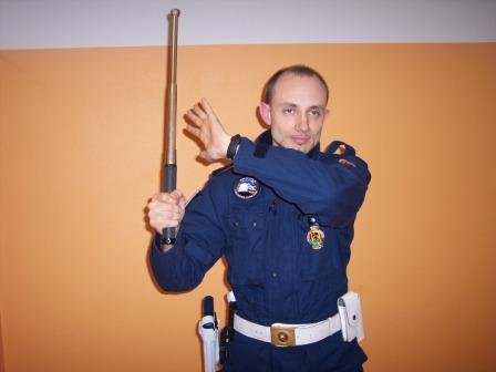 aperturasicuradellexpandablepolicebaton.jpg